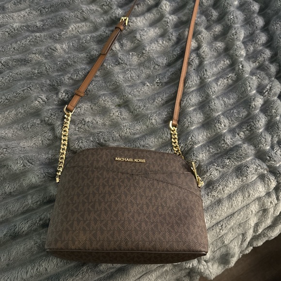 Michael Kors Handbags - Micheal Kors Cross Body bag